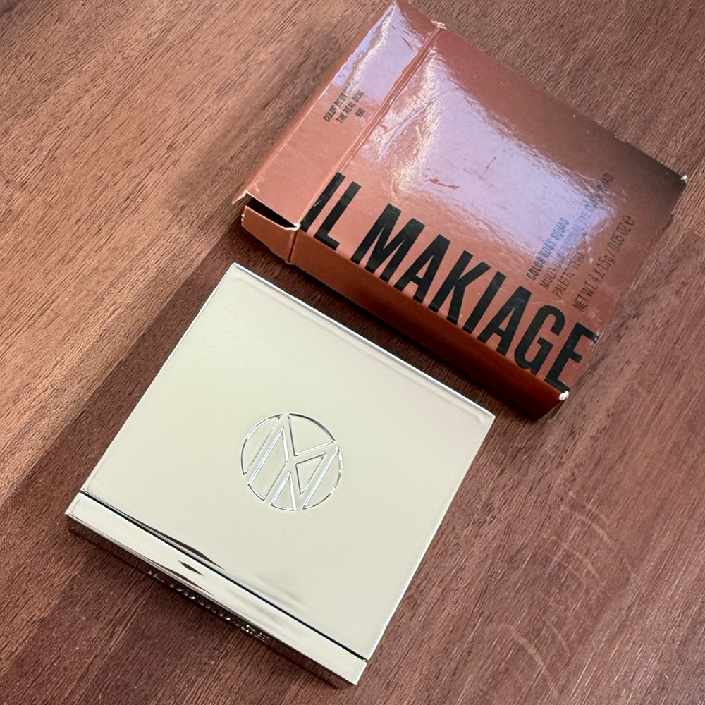 IL MAKIAGE Men's Compact Case in Shiny Gold Finish